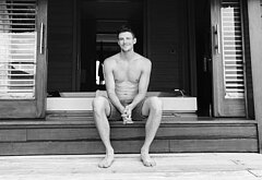 Grant Gustin nude and cock bulge pics