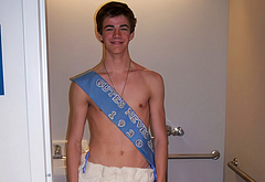 Grant Gustin nude and cock bulge pics