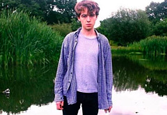 Alex Lawther shirtless and sexy pics