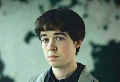 Alex Lawther shirtless and sexy pics