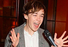 Alex Lawther shirtless and sexy pics