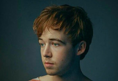 Alex Lawther shirtless and sexy pics