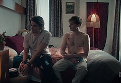 Jackson Gallagher gay kiss in Glitch