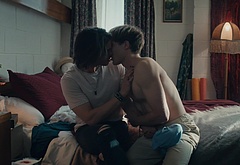 Jackson Gallagher gay kiss in Glitch