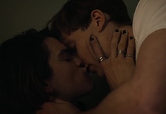 Jackson Gallagher gay kiss in Glitch