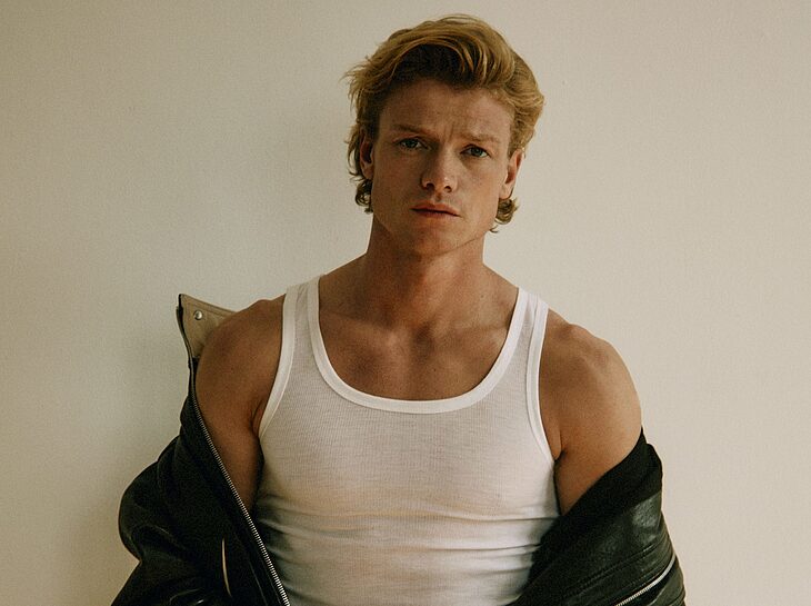 Tom Rhys Harries shirtless and cock bulge pics