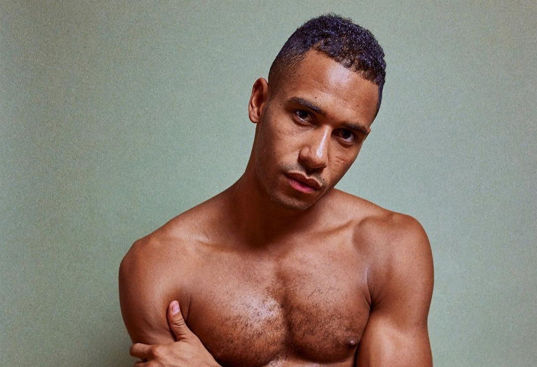 Elliot Knight Nude Selfie Pics & Erotic Gay Videos Collection